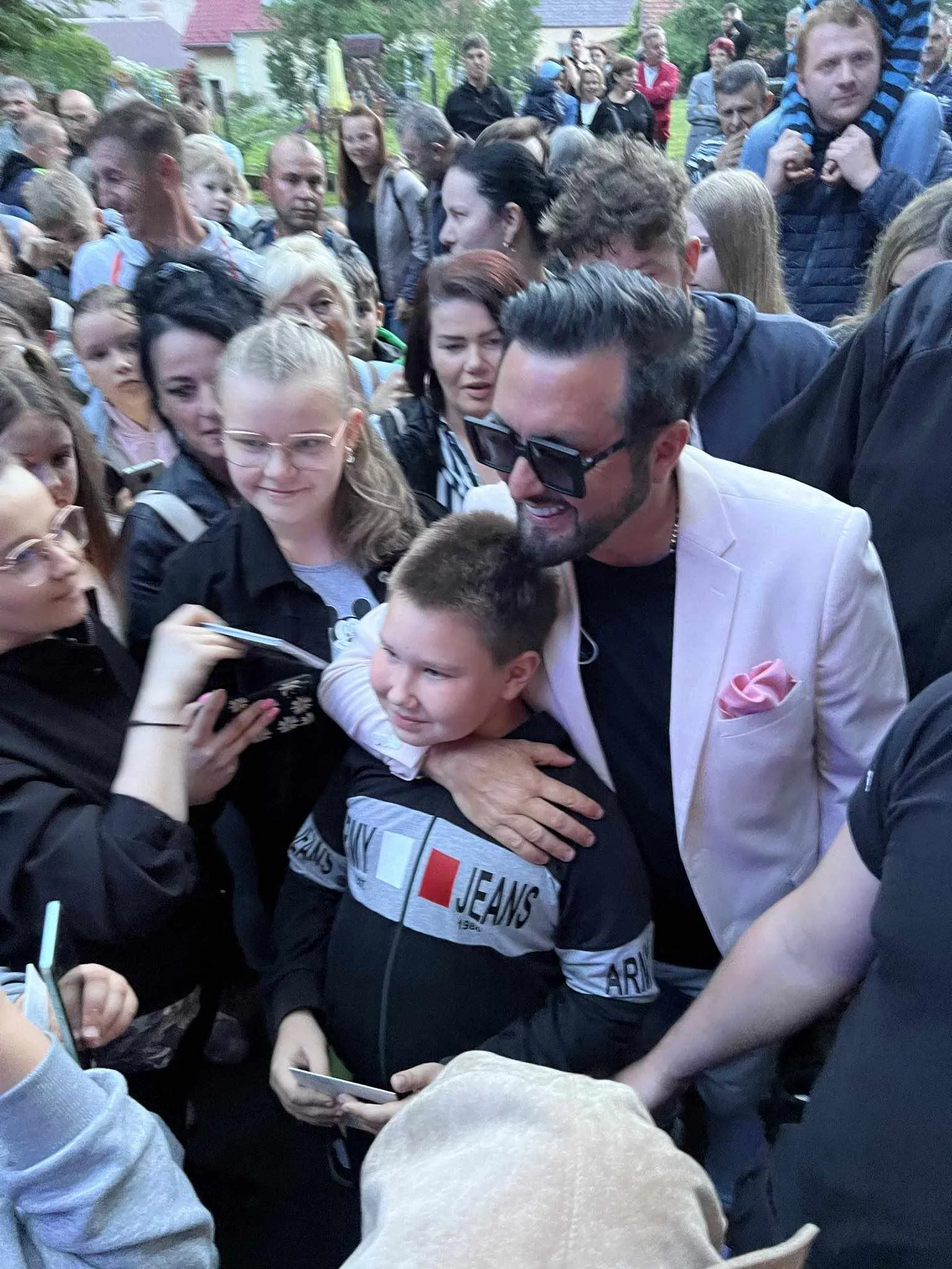 Szaleństwo na Koncercie Andre w miejscowości Mikstat! Tłumy i wielki tort! Zobaczcie zdjęcia i video!
